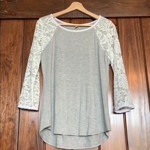 Lace sleeved Tee